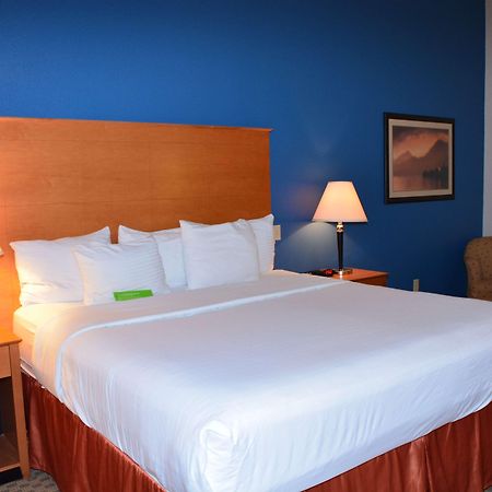 Baymont Inn & Suites Бренем Экстерьер фото