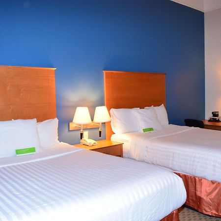 Baymont Inn & Suites Бренем Экстерьер фото
