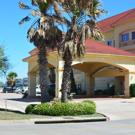 Baymont Inn & Suites Бренем Экстерьер фото