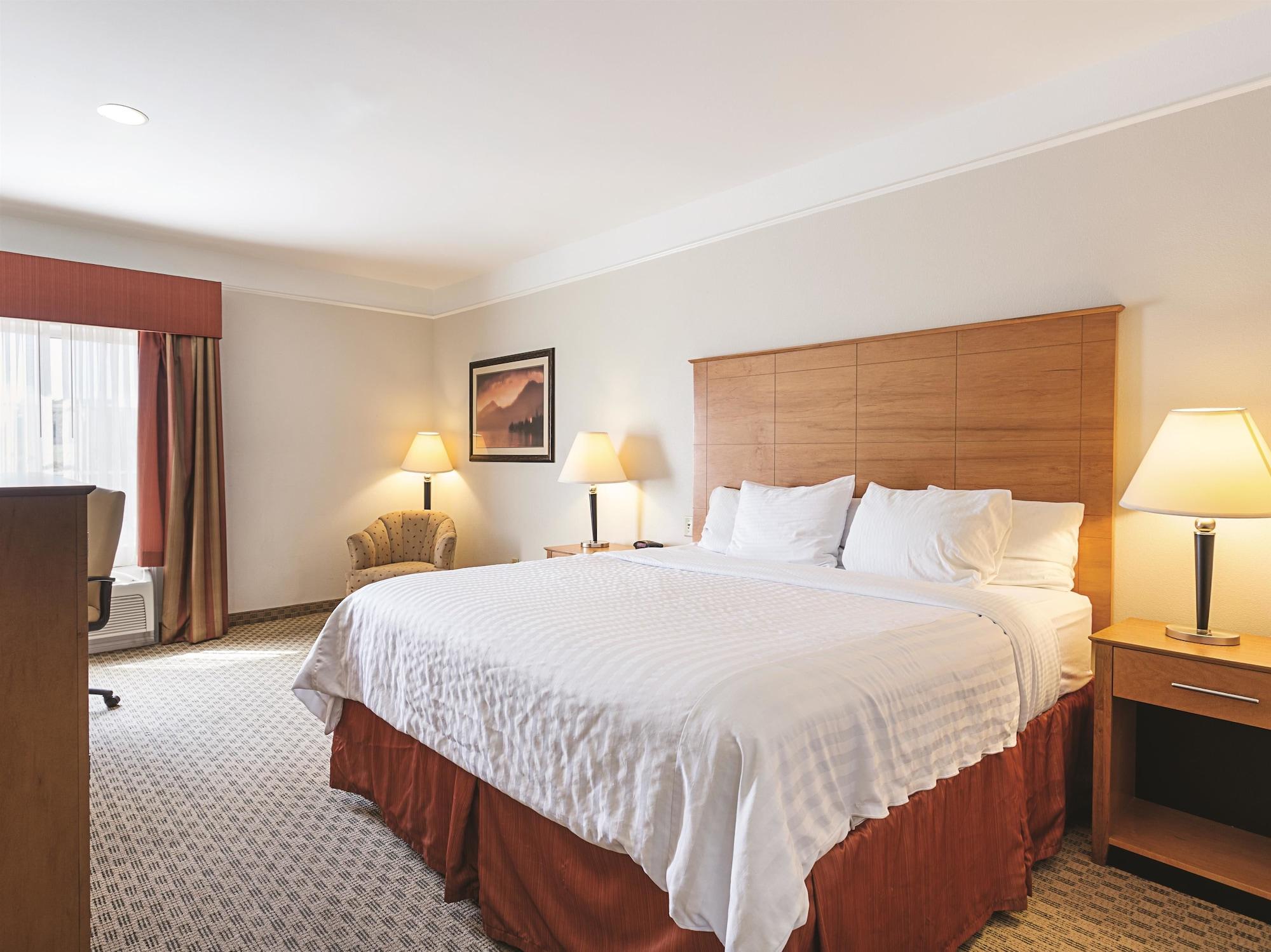 Baymont Inn & Suites Бренем Экстерьер фото
