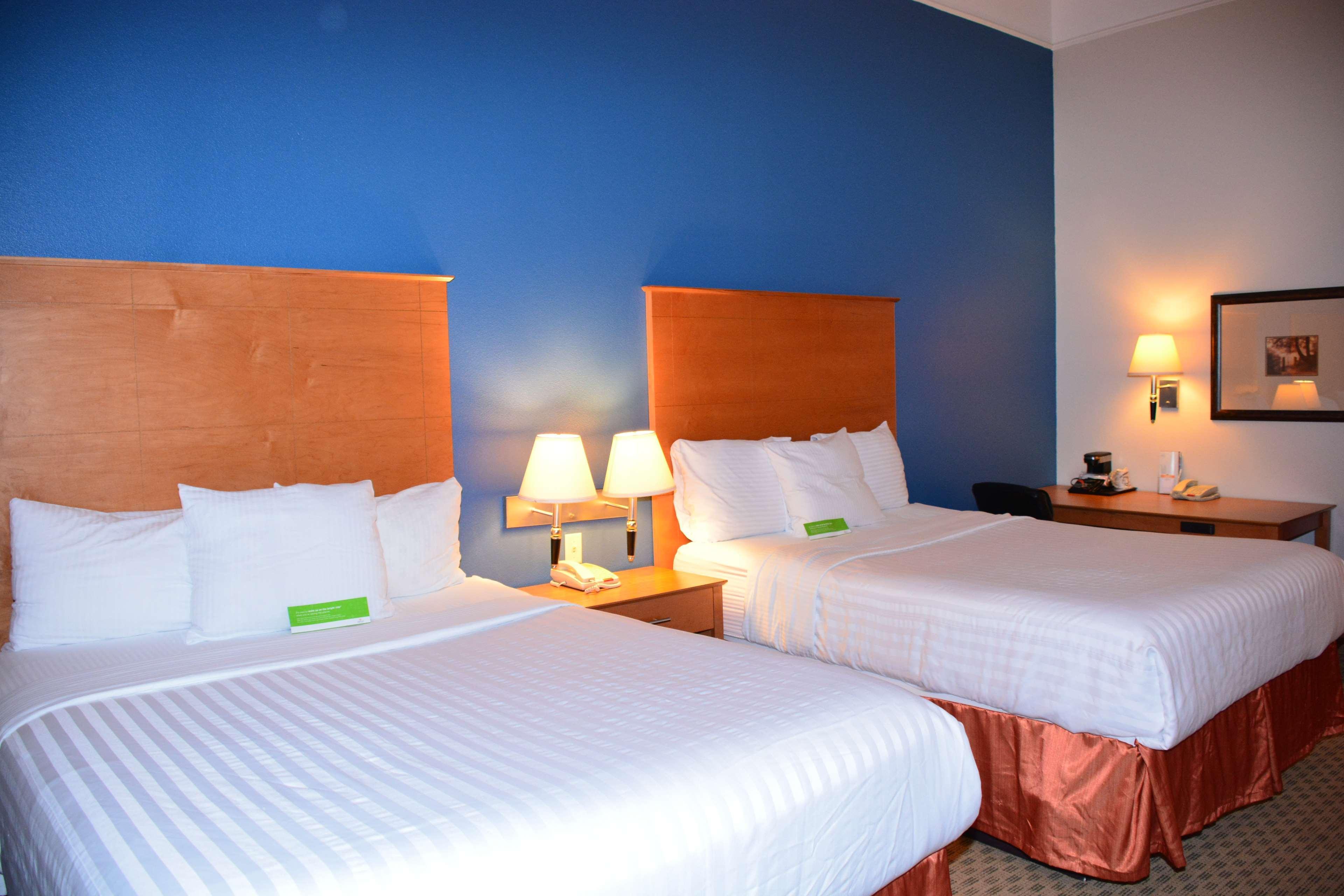 Baymont Inn & Suites Бренем Экстерьер фото