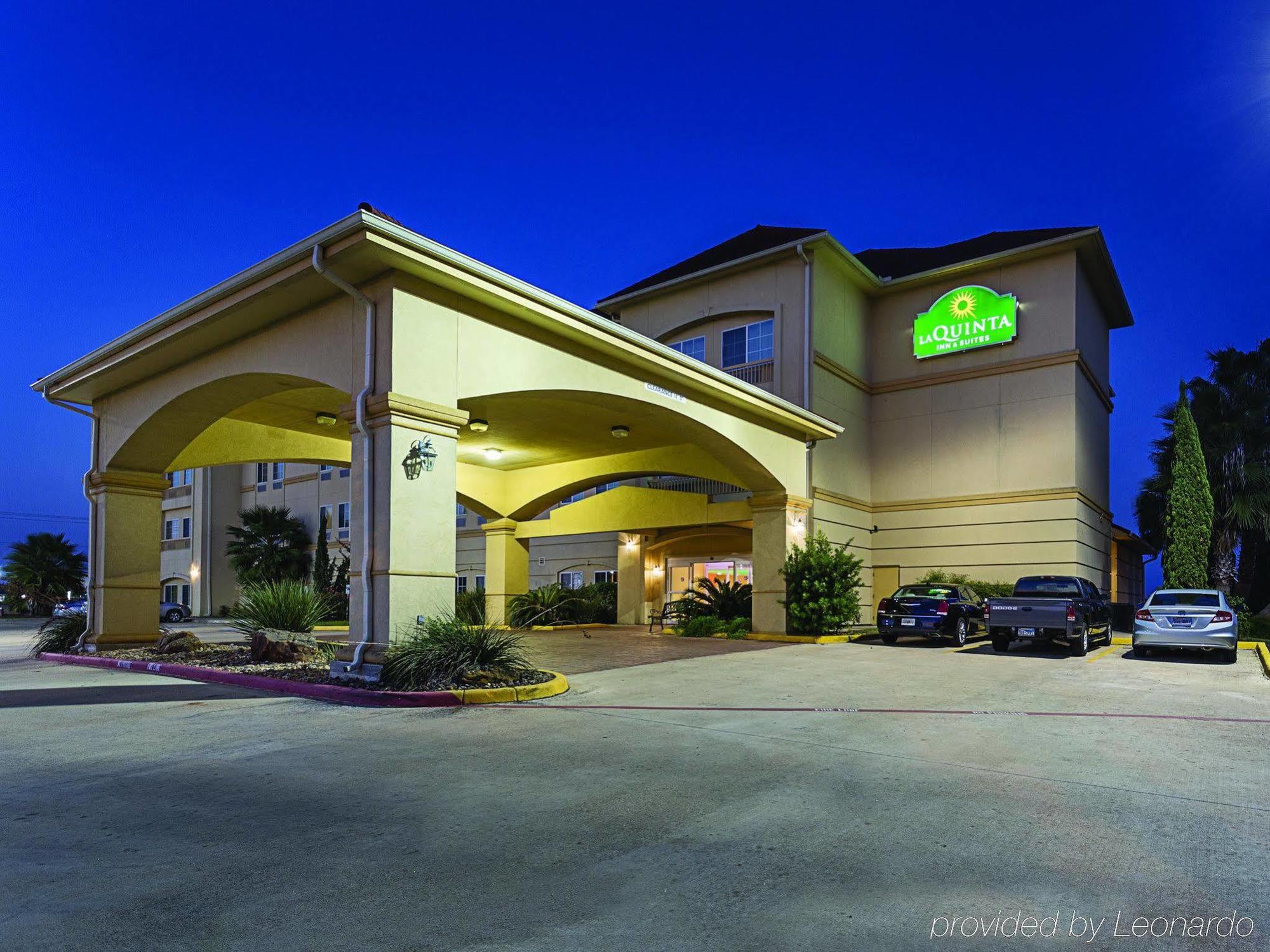 Baymont Inn & Suites Бренем Экстерьер фото