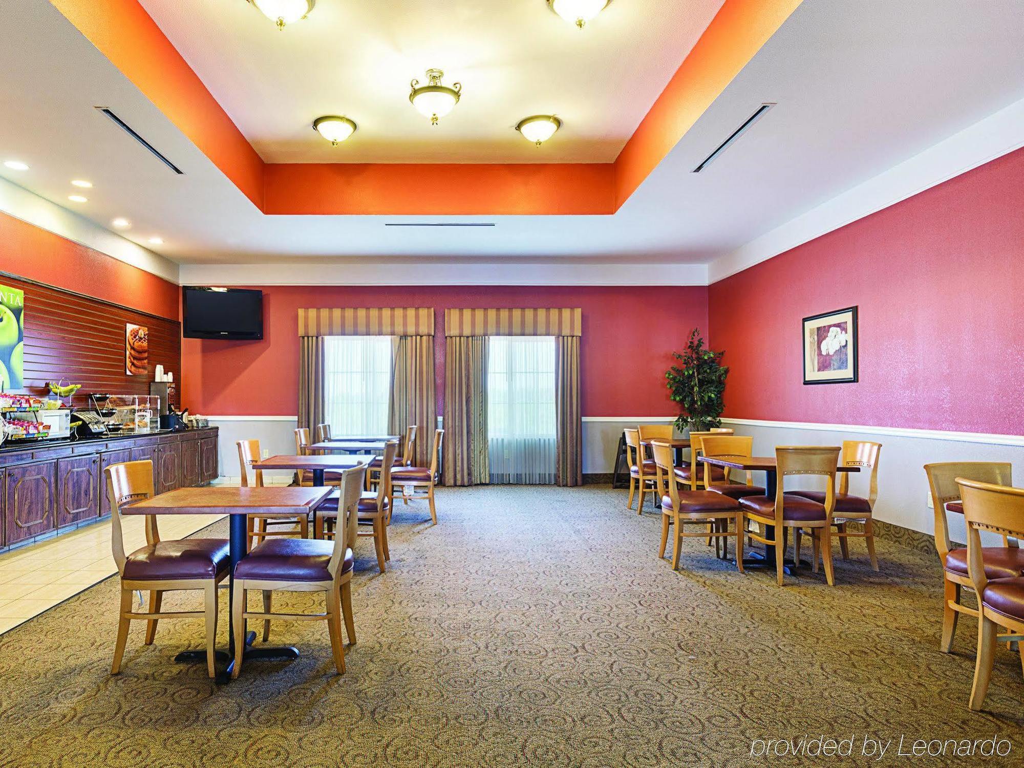 Baymont Inn & Suites Бренем Экстерьер фото