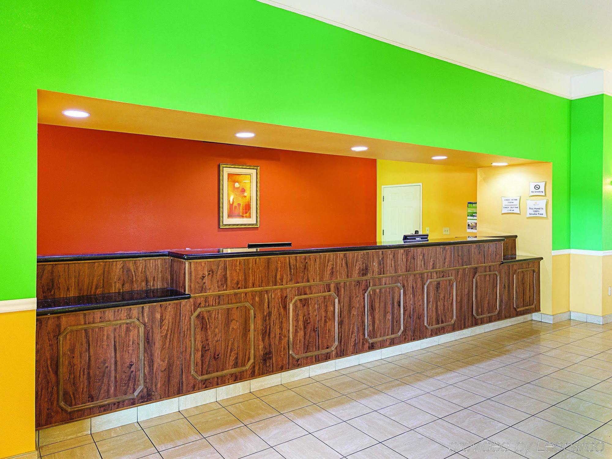 Baymont Inn & Suites Бренем Экстерьер фото