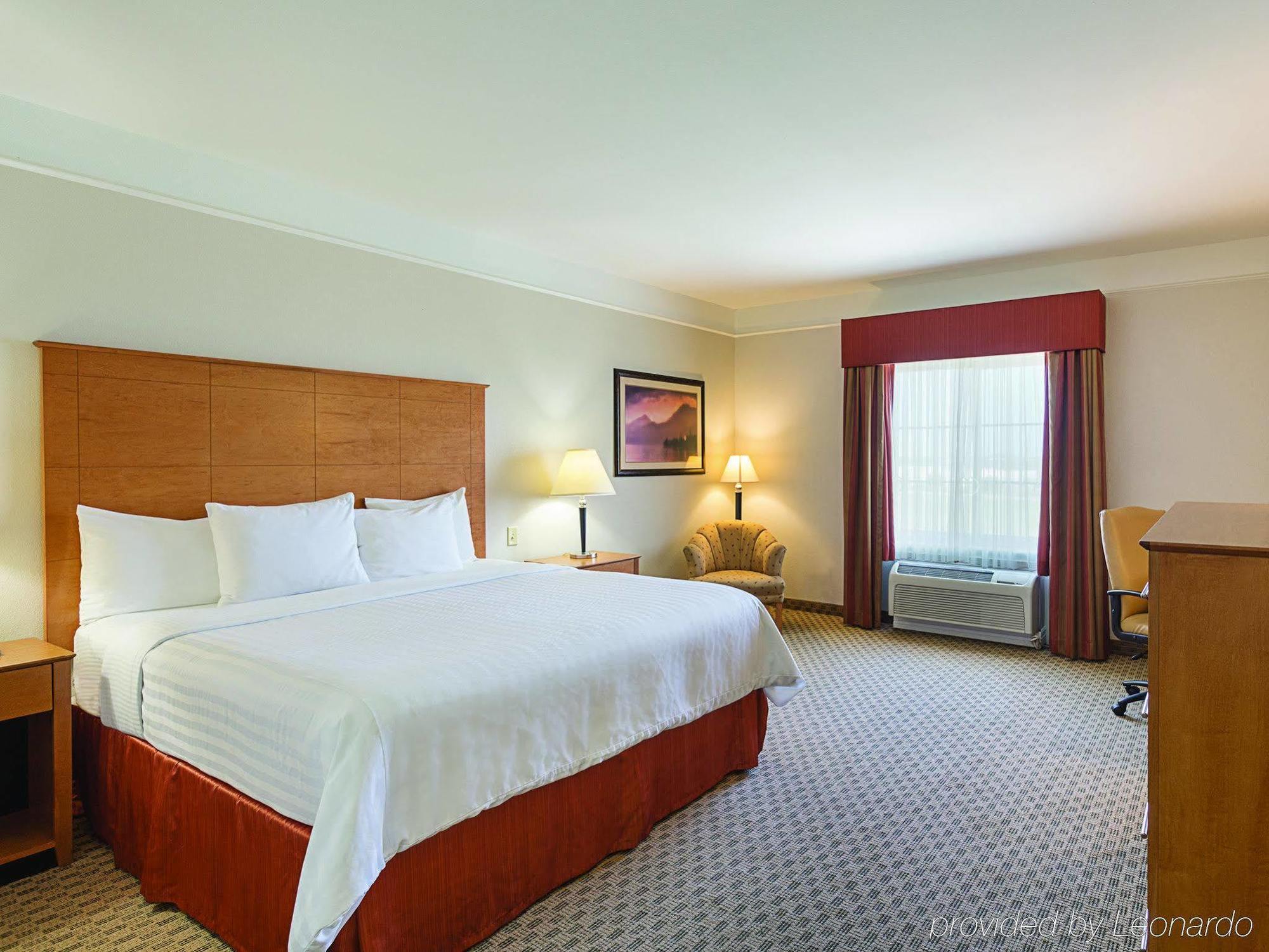 Baymont Inn & Suites Бренем Экстерьер фото