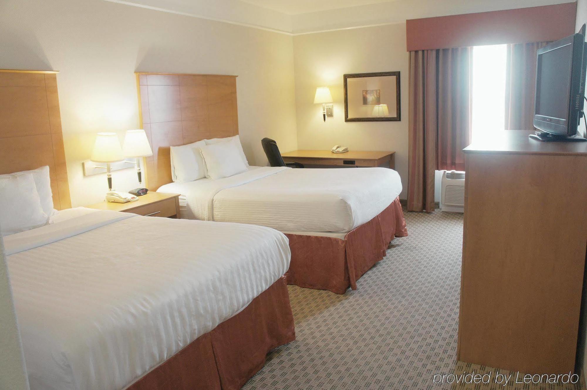 Baymont Inn & Suites Бренем Экстерьер фото